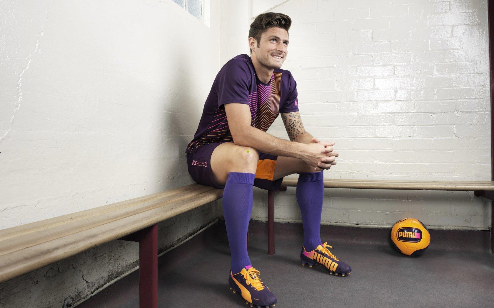 足彩网官网-青春风暴激荡中超，林良铭绝杀助大连人成功保级